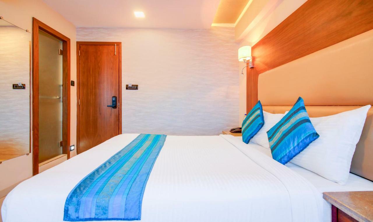 Hotel Oxford Мумбаи Экстерьер фото