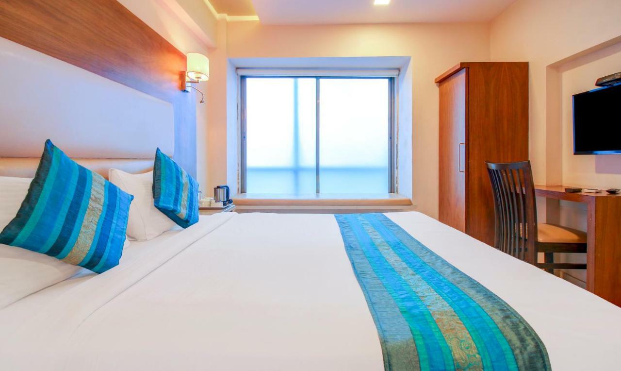 Hotel Oxford Мумбаи Экстерьер фото