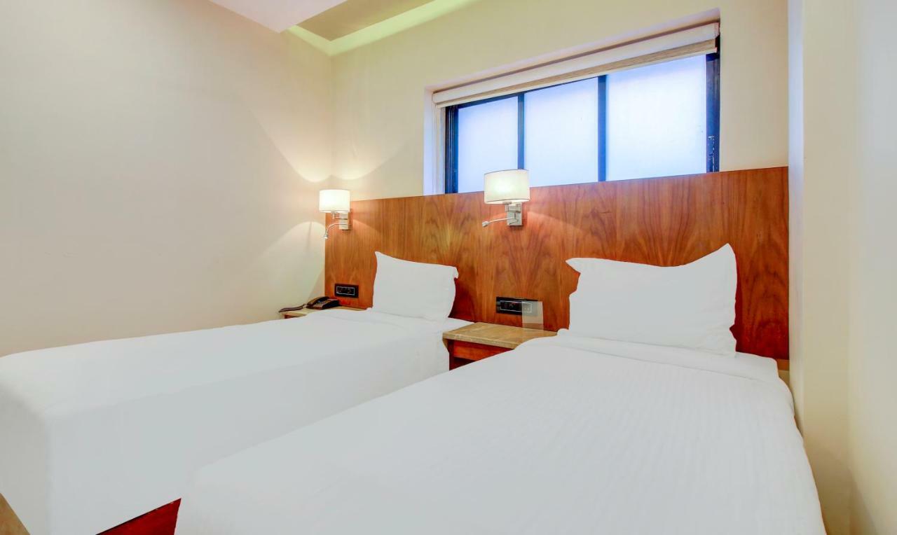 Hotel Oxford Мумбаи Экстерьер фото